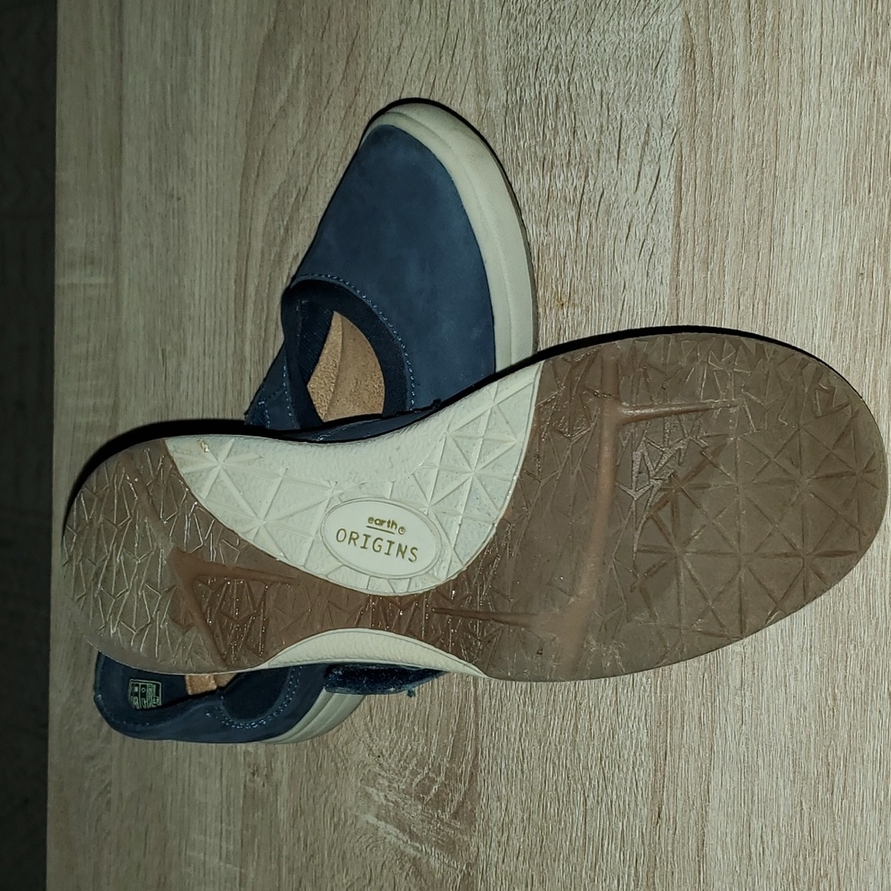 Earth origins Mary Jane blue suede shoe. 7 - Picture 6 of 9